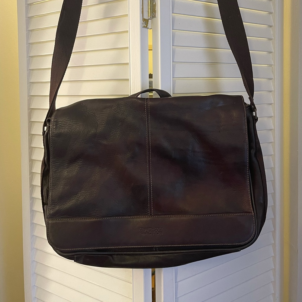 Kenneth Cole Reaction Messenger Bag